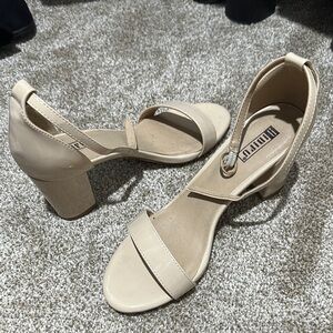 Hunter Women's Cream Block Heel Sandals